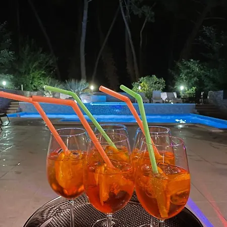 伊凡娜酒店 4*